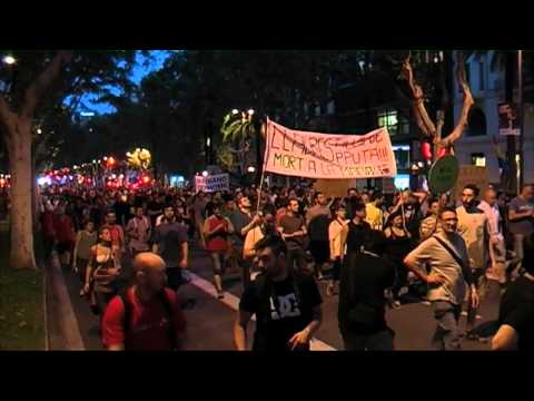 El 18 de juliol de 2013 unes 3.000 persones s·han concentrat a la delegació del govern espanyol a Barcelona contra la corrupció. Els manifestants han demanat la dimissió de Rajoy, per la seva implicació en el ·cas Bárcenas· de finançament irregular del PP. A l·entrada de la delegació del govern han llançat pintura i ous com a forma de protesta.Després la manifestació s·ha dirigit cap a la seu de CiU, embargada pel ·cas Palau· de corrupció. Allà han cridat consignes com ·PP i Convergència ens porten la misèria·. La protesta ha continuat per la Diagonal fins arribar a la seu del PP, al carrer Urgell. Allà ja hi havia congregades un grup de persones, que han rebut amb aplaudiments la manifestació. Durant la concentració s·han viscut moments de tensió amb els Mossos d·Esquadra, quan un grup de manifestants ha llançat a terra les tanques que protegien la seu del PP. Un cop més, la policia ha incomplert el decret 217/2008, que obliga als Mossos d·Esquadra a mostrar en lloc visible el número TIP.