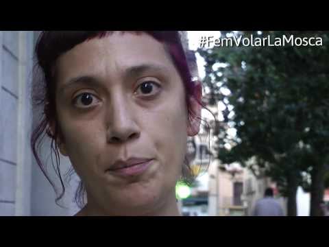 Sota el lema ·Fem volar la mosca. LaTele és teva·, LaTele arrenca aquesta setmana una nova campanya de difusió que té la intenció d·aconseguir noves col·laboracions i augmentar el número de sòcies, per tal de continuar fent possible l·emissió de LaTele per la TDT.LaTele és un canal de comunicació lliure, autogestionat i comunitari que, des de fa dos anys, emet 24 hores al dia pel Canal 37 de la TDT -al Barcelonès i al Maresme- i, per internet, a www.latele.cat. Aquest projecte de l·Assamblea per la Comunicació Social (ACS), pretén ser un mitjà audiovisual alternatiu als models de comunicació dominants i una eina de treball per a la lluita social. Amb seu a l·Infoespai, LaTele compta amb pocs recursos humans i materials, s·organitza a través d·assamblees i es defineix per la seva horitzontalitat, autogestió i diversitat.Durant l·últim any, LaTele ha realitzat una reestructuració interna que ha permès tenir una programació estable en la graella d·emissió gràcies a una estreta col·laboració amb diverses persones, col·lectius, festivals de cinema, mitjans lliures o alternatius, productores independents i associacions. Actualment, LaTele emet una sel·lecció d·audiovisuals de La Directa, 15Mbcn.tv, TV animalista i Idem TV, entre d·altres, i realitza l·emissió de diversos programes televisius realitzats per Tele-K o TomaLaTele, a través de la participació en una nova xarxa de mitjans alternatius anomenada TomaLosMedios.El 2013, LaTele es reafirma en l·objectiu de ser la televisió dels moviments socials. Les grans dimensions del projecte, els elevats costos d·emissió i el caràcter voluntari de les tasques a realitzar fan que aquesta televisió alternativa encara no tingui la incidència que, potencialment, hauria de tenir. Per aconseguir-ho, és prioritari que LaTele s·entengui com a una eina de comunicació de reivindicacions i de lluites. D·aquesta manera, LaTele inicia una campanya de contactes amb col·lectius, associacions, cooperatives, productores i festivals de cinema amb la intenció de convidar-los a ·fer volar la mosca· i continuar fent possible la presència dels moviments socials a la TDT.LaTele la fem entre totes. Fes volar la mosca!LaTeleBarcelona, 29 d·octubre de 2013MATERIALS DE DIFUSIÓ:Vídeo de la campanya: http://www.youtube.com/watch?v=s0Q17Ce-qcsAltres materials: http://latele.cat/blogs/femvolarlamosca