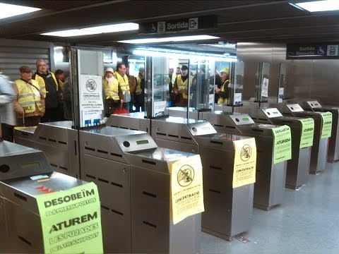 29 gener 2014 de 20h a 20:30: A la vaga del transport públic!Barcelona. Campanya Stop Pujades contra la pujada de les tarifes del transport públic.Concentració al vestíbul de Estació de Sants el22 de gener del 2014.Roda de prensa convocant una vaga d·usuaris, el dia 29 de gener del 2014, de 20h a 20h30·.