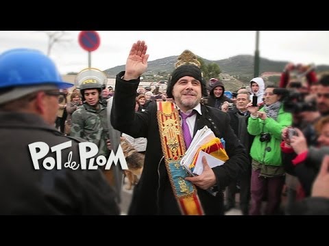 En aquest Veriueu-ho se n·anem a Alcoi a Re-Inaugurar un pont que Fabra va inaugurar ple de protestes de diferents col·lectius socials i ho va fer en mig del pont, impedint el pas als ciutadans des dels dos extrems. Com que açò és una merda d·inauguració anem a tornar a inaugurar-lo com cal. Amb el nostre Fabra fictici interpretat per Xavi Castillo.