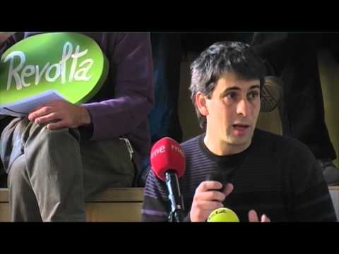 Multireferèndum: presentació de la campanya a Can Batlló. 20-2-14.Gerard Batalla explica qe és Multireferèndum, que persegueix, quines consultes propicia i quan es faran.Som lo que Sembrem. Aturem el Fracking. PAH. Dempeus. SICOM. Parlament Ciutadà. Xarxa per la Sobirania Energètica.