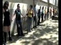 Vila de Gràcia (22/04/2015).-1. Jo també estava al ParlamentDissabte 18 d·abril milers de persones encerclaren el Parc de la Ciutadella - amb el Parlament a dins- per protestar contra la sentència de tres anys de presó pels nostres companys condemnats per aixecar les mans i fotre crits. Nosaltres ho diem i seguiríem dient a crits: Jo També estava al Parlament! ( I ho tornaria a fer)2. La ClandestinaA la Clandestina han fet una manifestació pels carrers del Clot en rebuig a l·ordre de desallotjament que han rebut per part de la Sareb.3. xiv Marxa contra la macropresó de Zuera.un altre any han fet la 14ena edició contra la Marca de Zuera reuneix a mes d·un centenar de persones en solidaritat amb les persones preses en aquesta presó de Saragossa.4. Marxa GallecsParlant de Marxes, el passat diumenge 19 d·abril es realitzà una marxa contra l·ampliació de polígons industrials en aquesta valuosa zona agrícola del Vallès.5. Contra el GenocidiConcentració avui 22 d·abril a Plaça de sant Jaume en denúncia a les polítiques migratòries de la UE que han sembrat de morts al mediterrani.6. Euro CaravanaEls pares en lluita pels fets d·Ayotzinapa realitzen una caravana per Europa per denunciar les desaparicions dels 43 normalistes i la complicitat estatal. Veiem el vídeo de convocatòria realitzat aquí a Barcelona7. Visita ConaieFloresnillo Simbaña , dirigent polític de la CONAIE realitza una visita a Barcelona i Contrainfos conversa amb ell.8. Festival Cine AnarquistaI acabem aquest contrainfos amb la presentació del Festival de Cine Anarkista de Barcelona, que es realitzarà a la Kasa de la Muntanya del 14 al 16 de maig.COMIAT...