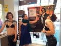 Acció de l·artista Yolanda Domínguez per denunciar la publicitat masclista de la marca d·ulleres Multiópticas. L·artista, l·explica així: La imatge té un paper rellevant en la societat actual. La publicitat avui repeteix sistemàticament estereotips sense qüestionar-se les conseqüències dels mateixos.L·anunci de l·última campanya publicitària de la marca d·ulleres Multiópticas mostra un home que entra en un bar ple de dones en llenceria i una veu li suggereix ·Tingues la increïble sensació d·estrenar totes les vegades que vulguis· https://www.youtube.com/watch?v=l5-IHgkmA0Q reforçant amb aquestes imatges associacions sexistes i vexatòries per a les dones com la de dona-objecte i dona-mercaderia de consum sexual.En aquest anunci Multiópticas fa una analogia entre un objecte (les ulleres) i les dones, cosificánt-les i caracteritzant-les com ·accessibles· i ·accessòries·: accessibles perquè estan disposades i disponibles, accessòries perquè les pot canviar totes les vegades que vulgui.Amb aquesta acció volem demanar a Multiópticas que retiri l·anunci que s·emet actualment a la televisió (i és patrocinador dels esports a Telecinco) i llançar una crida als anunciants en general perquè facin una publicitat més compromesa, amb valors més justos que no discriminin ni vexin a cap persona. Els consumidors tenim el poder de donar suport o no amb la nostra compra aquest tipus de missatges: no tot s·hi val.En aquesta acció vaig llançar una convocatòria en xarxes perquè totes les dones que volguessin participar acudissin vestides de la mateixa manera que l·anunci a les botigues de la marca i recrear aquesta imatge en els seus propis negocis. L·escena va provocar diferents reaccions entre els dependents i clients: des dels que pensaven que a les noies les enviava Multiópticas per fer promoció fins als que les insultaven i avisaven la policia.