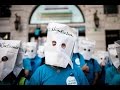 Després d·una llarga nit de negociacions, el comitè de vaga de les subcontractes de Telefónica acceptava la signatura d·un acord que permetrà una taula de negociació a partir d·aquest dimarts. L·acord comporta la retirada de la denúncia penal per l·entrada a la botiga del portal de l·Àngel i una taula de negociació a partir del 2 de juny. Així van ser les últimes hores i la sortida de les vaguistes autònomes i subcontractades de Telefónica que, durant vuit dies, han ocupat la seu del Mobile Word Center que Telefónica-Movistar gestiona al centre de Barcelona.La Directa - Les vaguistes desocupen l·edifici de Telefónica a canvi de seure a la taula de negociació