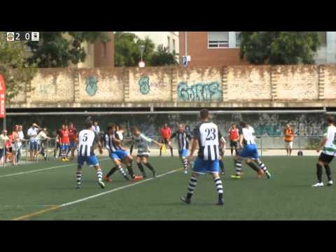 El Sants ha començat la Lliga de Primera Catalana amb una victòria a casa contra l·Abadessenc. Els gols de Sergio Navarro i Crivillés a la primera part han donat els primers tres punts als homes entrenats per Tito Lossio.El Sants s·ha estrenat amb victòria a casa davant l·Abadessenc. Els homes de Tito Lossio han trencat la muralla defensiva al minut 20 quan l·àrbitre ha assenyalat penal sobre Arbulo, que Sergio Navarro ha transformat. Els dos equips han gaudit d·ocasions clares però ha estat el Sants qui ha ampliat diferències abans del descans amb un gol de Crivillés que ha aprofitat una pilota pentinada per Fran. En la segona part, l·Abadessenc ha retallat distàncies amb un gol a pilota parada d·Aleix però finalment els santsencs s·han endut els tres punts. (Text: BTV)U.E. Sants 2 - C.E. Abadessenc 1 (06/09/2015)