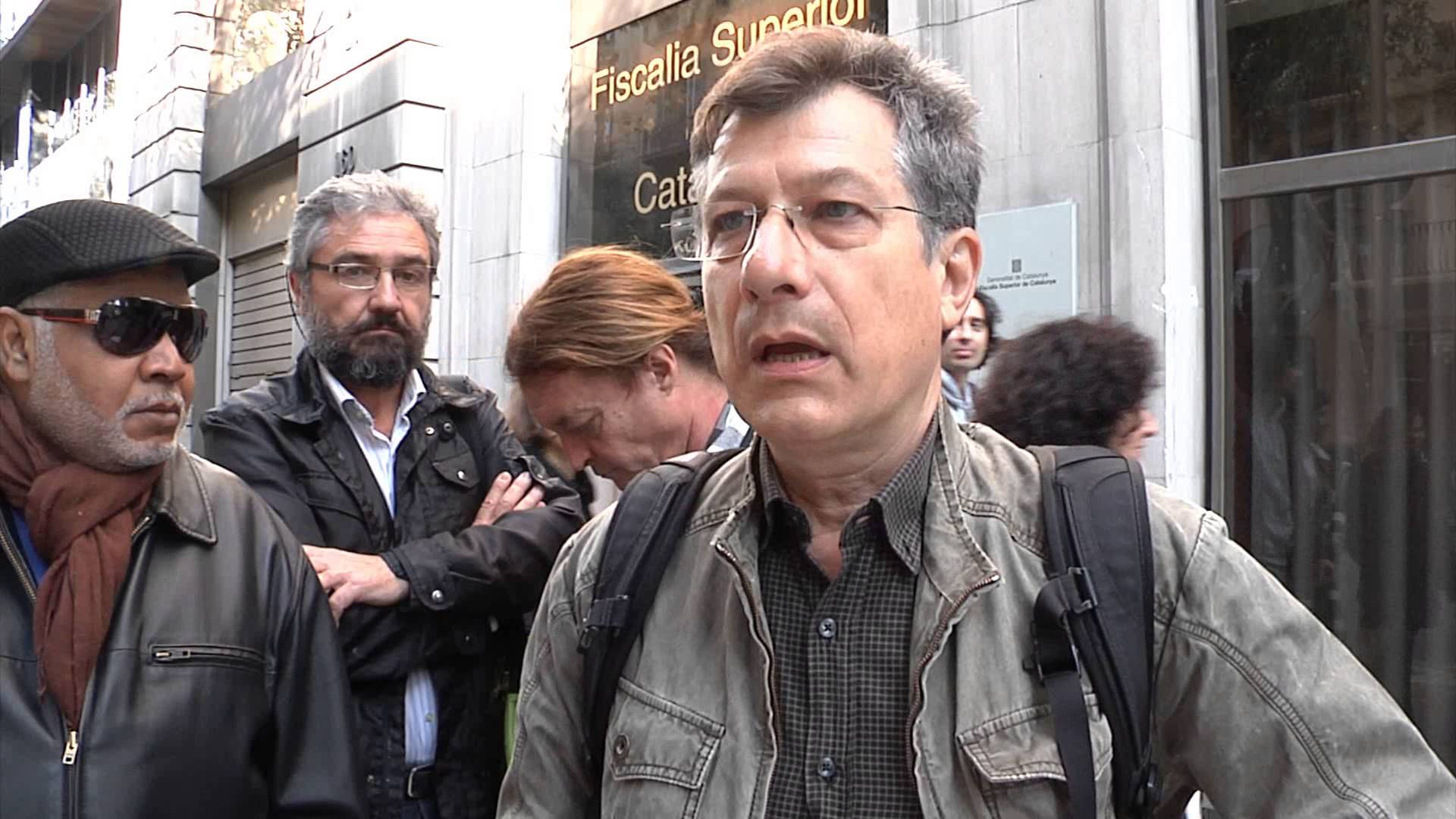 SICOM, Solidaritat i Comunicació: http://www.sicom.catDemanen a la fiscalia que investigui les (males ) pràctiques de Catalunya Caixa.El cas d·Antonio Yubero i Lourdes, desnonats per Catalunya Caixa quan ja no era propietària de la seva hipoteca Titulitzada.El document és una col·laboració de ·500x20·, ·Asociación de Hipotecados Activos· i ·PAHC Sant Adrià·Les 3 associacions han presentat un escrit a la Fiscalia Superior de Justícia de Catalunya per possibles responsabilitats penals dels administradors de Catalunya Bank, així com l·actuació de l·auditora Deloitte i de l·Administració de l·Estat en la liquidació de l·entitat financera.El cas d·Antonio Yubero i Lourdes, desnonats per Catalunya Caixa quan ja no era propietària de la seva hipoteca Titulitzada 