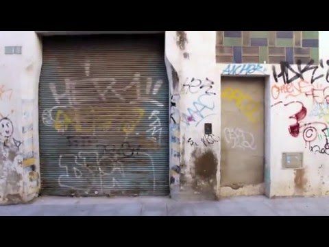 Vídeo editat per Arran, l'organització juvenil de l'Esquerra Independentista dels Països Catalans.
<br/>
<br/>En què consisteix la campanya Sostre i Treball?
<br/>
<br/>És una campanya realitzada des de les joves i per a les joves. Una dinàmica de treball conjunt entre totes les assemblees d'Arran als Països Catalans que situe les problemàtiques juvenils al centre del discurs públic i que permeta a totes les joves de classe treballadora trobar motius per a l'autoorganització i la lluita juvenil.
<br/>
<br/>Accedeix al manifest per saber-ne més.
<br/>
<br/>MANIFEST: <a href='http://arran.cat/blog/2015/10/26/arran-nestem-fartes-volem-sostre-i-treball/' target='_blank'>http://arran.cat/blog/2015/10/26/arran-nestem-fartes-volem-sostre-i-treball/</a><br/>
