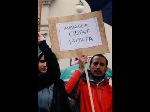 Programa dedicat a la memòria de Pablo Molano RomeroBCN, 22/0272016Benvingudes al Contrainfos 113, avui que és 22 de febrer de 2016, després d·una setmana molt sentida per la mort del nostre company Pablo Molano Romero #PodePopular, amic i germà nostre que també va participar activament en una època a latele.cat. A ell li dediquem aquest programa, amb el compromís de seguir lluitant.1. Homenatge al PabloEn Pablo Molano Romero, nascut a Bogotà i que ens deixà el passat 14 de febrer, ha estat un company molt actiu als moviments socials de Barcelona. Després de vàries nits de vetlla a l·Ateneu La Base de Poble Sec i una processó cap a Montjuïc, el passat dissabte es va fer un homenatge als carrers de Barcelona recorrent espais i lluites on va participar activament.2. CorrescalesI durant rota la setmana s·ha realitzat el Correscales, una marxa contra la precarietat que pretén ajuntar fons per crear una caixa de solidaritat per quan hi hagi una vaga. La carrera per relleus, que sortí de Bilbao i amb un recorregut de 800 km,  ha arribat avui 22 de febrer a Barcelona. Però anem a pams, perquè el contrainfos també va assistir al seu pas per la ciutat de Reus.I aquesta tarda, coincidint també amb la vaga de metro, el Correscales ha arribat a Barcelona, on centenars de persones els han rebut amb un acte final a jardinets de Gràcia.3. Concentració Titiriteros BarcelonaEn Solidaritat amb el titellaires de ·Titeres desde abajo· detinguts a Madrid i empresonats preventivament acusats d·enaltiment del terrorisme. A Barcelona es va fer una concentració el dimarts, 09 de febrer 2016. A les Rambles, Enfront de la Conselleria de Cultura per exigir la seva llibertat i el Dret a crear cultura amb llibertat total de d·Expressió.4. Concentració KurdistanEl 13 de febrer 2016, es va a celebrar a Can Batlló, les jornades de solidaritat amb el poble Kurd. Organitzat pel col·lectiu Azadi i Can Batlló. La realitat de les guerrilleres Kurdes, l·actualitat i perspectives del conflicte Kurd ... música de Sílvia Tomàs. Dinar Kurda, llibres, fanzines, anarquisme i aigua, i mes concerts5. Presentació del llibre ·Ciutat Morta crónica del caso 4F· Han passat 10 anys del 4F, aquest febrer de 2016 es presenta el llibre ·Ciutat morta crònica del cas 4F· escrit per Mariana Huidobro, Helen Torres, Katu Huidobro on es recull tota aquesta història d·injustícia, ràbia i ·asko· a la Barcelona de la corrupció.6. Estrena TarajalI el passat 6 de febrer, coincidint amb l·aniversari de la massacre de Tarajal , on la Guàrdia Civil va provocar la mort de 16 immigrants, es va realitzar la pre-estrena del documental Tarajal, realitzat pels companys de MetroMuster.7. Calçotada Alpinistes SolidarisBerga 21/02/2016.- L·Associació Alpinistes Solidaris organitza una calçotada per recollir fons per a donar cursets a grups de joves en situació de vulnerabilitat social. Ens ho expliquen mentre couen els calçots.Col·labora amb el contrainfos!Cada dilluns a l·infoespai@contrainfoslatele.cat