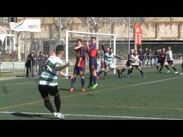 Camp de L·EnergiaData: 06/03/2016 12:00Competició: Primera Catalana 2015/2016, grup 1 (Jornada 23)Col·legiats: Gerard Creus Soler, John Casey Espart, Marc Casey Espart.Equips:U.E. Sants Titulars: Carlos, Arbulu (Peque 54·), Picolo, Fran, Alberto, Crivillés (Beja 86·), Aleix (Pau 67·), Guille (Óscar 86·), Gaudioso, Tomás, Navarro (Cuadrillero 89·).U.E. Sants Suplents: Gala, Joaquim.F.C. L·Escala Titulars: Blanquera, Pau Ribas, Masjoan, Mir, Lluis Ferrer, Sergi Ramírez (Molinas 59·), Marc Gasull (Agustí García 74·), Robert Negre (Pàmies 59·), Pepu Soler, Adrià Serra, Teixi (Baldeh 52·) (Spinola 80·).F.C. L·Escala Suplents: Ricard Ferrer, Eric.Gols:F.C. L·Escala  0-1 Marc Gasull (46·)U.E. Sants  1-1 Navarro (86·)U.E. Sants  2-1 Tomás (87·) Comentari:El futbol no es un joc just. Si es veritat que qui millor juga te mes oportunitats de fer mes gols i acabar guanyant, però qui sempre guanya es qui marca mes gols que el contrari. Avui si s·ha premiat al que millor ha jugat.El Sants ha sortit molt fort a l·inici i ha generat varies oportunitats clares que per mala punteria, el porter o el arbitre no han acabat en gol. Després la situació s·ha anivellat i l·Escala ha protagonitzat les úniques arribades de tot el partit, sense gaire perill. En els últims minuts, el Sants ha tornat a tindre bones oportunitats, però sense resultat. La sensació al arribar a la mitja part era que si per sort l·Escala marcava es tancaria enrere i seria molt complicat fer un gol.I dit i fet. Una de les primeres jugades de la segona part, una badada de la defensa santsenca i l·Escala ha fet el seu gol i el seu ultim xut a porteria de tot el partit. Un parell de minuts mes tard Adrià Serra s·auto-expulsa deixant a l·Escala amb deu jugadors. Els quaranta minuts restants han estat idèntics. El Sants atacant amb deu jugadors al voltant de l·àrea de l·Escala i aquests defenent amb tots els efectius en poc menys de trenta metres. Les jugades començaven a peus de Fran, Picolo, Alberto,... que passaven a Peque o Crivillés que oberts a les bandes desbordaven i centraven, perquè algú la rematés. A falta de cinc minuts el resultat no variava i s·han afegit Beja i Óscar per ficar una dins.En el minut 86, una de les oportunitats acaba rebutjada pel porter de l·Escala i, finalment, Navarro que sempre es el mes llest ha acabat per fer l·empat. La pressió no ha parat, i un minut mes tard, en una jugada embolicada, Tomàs d·esquenes a la porteria ha allargant la cama fins a no es podia per rematar sorprenent de nou al porter.El partit encara s·allargat una bona estona, pel temps de descompte provocat per les múltiples aturades per tots el tripijocs, protestes i pèrdues de temps emprats durant la segona part per els components de l·Escala, però ja no ha succeït res.Soferta i molt merescuda victòria que suposa la novena victòria en els últims onze partits que col·loca al Sants cinquè empatat amb Avià, La Jonquera i Horta. http://uesants.blogspot.com/2016/03/ue-sants-fc-lescala.html