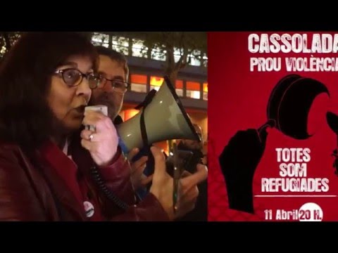 Barcelona, 11/04/2016.- Cada dilluns, Stop Maremortum convoca a una cassolada davant la seu de la Comissió Europea a Barcelona, exigint l·obertura de fronteres als refugiats i aturar les hostilitats a les persones refugiades.