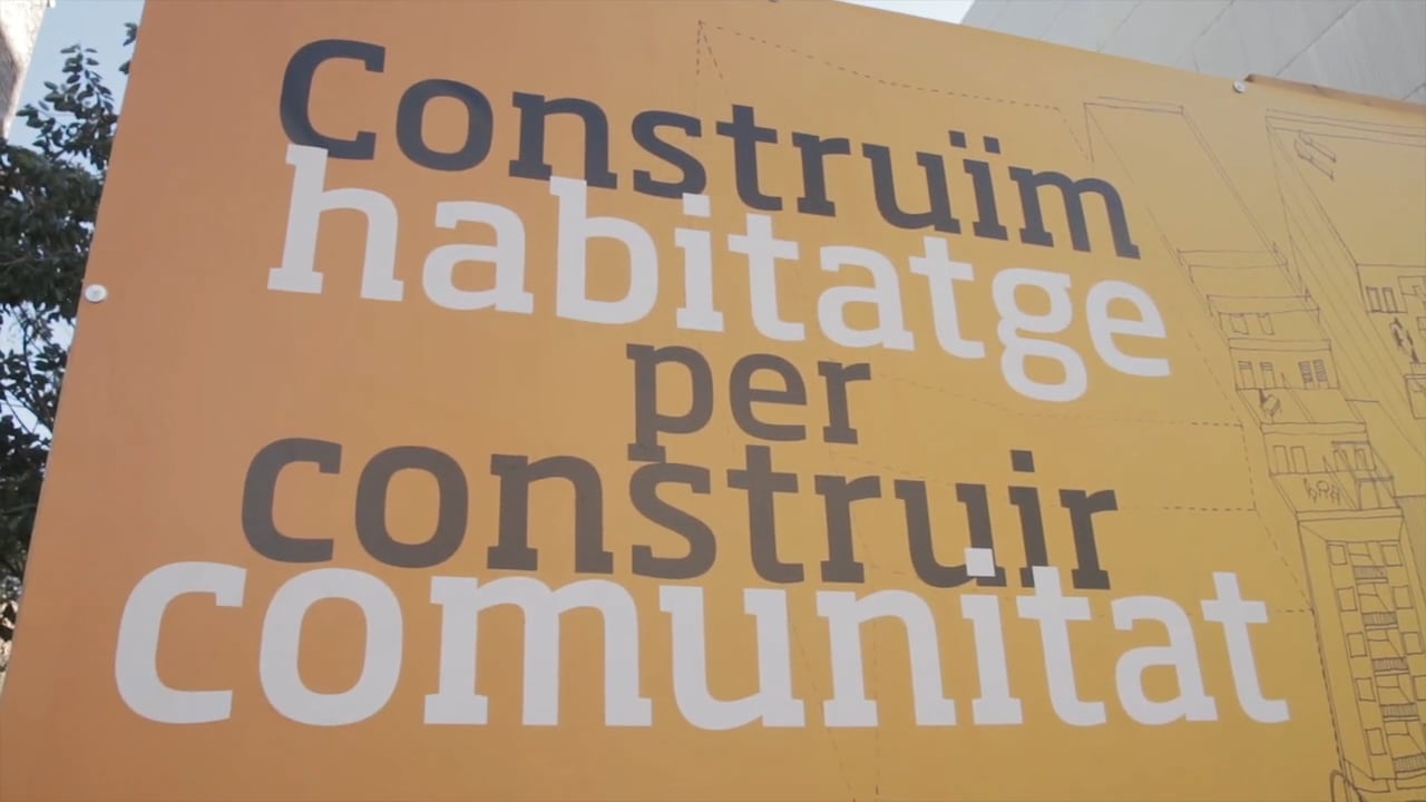 La Borda: A finals del 2015 vam signar la cessió d·un solar en el recinte de Can Batlló. Per celebrar-ho comencem l·any amb una gran calçotada. Aquest dia, també vam fer una presentació pública de l·edifici que anem a construir. Amb un disseny basat en la vida comunitària, la sostenibilitat i l·eficiència energètica. A partir d·ara comencem la cerca de cofinançament. Volem ser 1000!!!