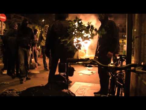 Audiovisuals: Sònia Calvó i Estel·la MarcosLa marxa ha acabat amb disturbis entre manifestants i Mossos d·Esquadra, que han fet servir abundant munició de ·foam·. Entre les 15 ferides, quatre han rebut l·impacte dels projectils viscoelàstics al cap.Notícia completa: https://directa.cat/quinze-persones-ferides-als-aldarulls-en-protesta-contra-desallotjament-del-banc-expropiat