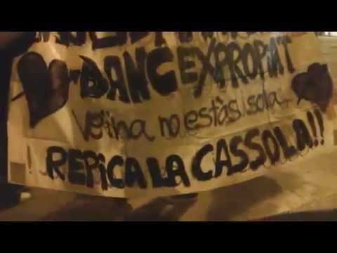 Vídeo emès en streaming pel canal de Periscope de SICOM la nit del 26 de maig. La cassolada per protestar pel desallotjament del Banc Expropiat del passat 23 de maig s·ha estès per tot el barri de Gràcia. En el cas de la Plaça del Nord la cassolada ha començat a caminar fins arribar davant del Banc Expropiat.