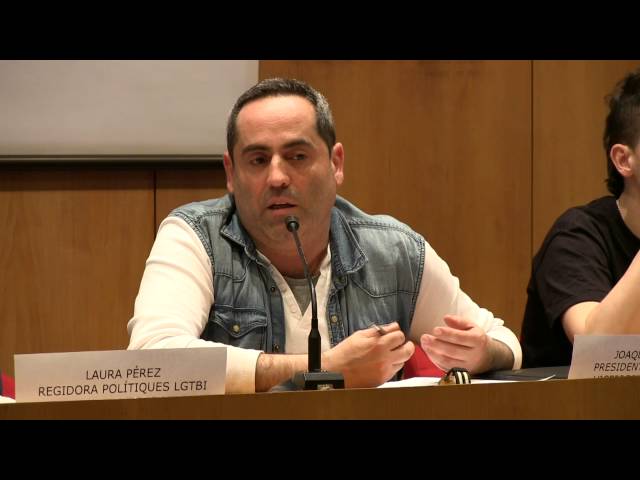 ·Defensem les víctimes de la LGTBIfòbia· és el títol de l·acte central que l·Observatori contra l·homofòbia va celebrar el 17 de maig, Dia contra la LGTBIfòbia.L·acte celebrat al Pati Manning de Barcelona va comptar amb les següents ponències:00:00 Presentació amb Eugeni Rodríguez i Emilio Ruíz (president del Casal Lambda)02:27 L·estat de la LGTBIfòbia a Catalunya 2015, a càrrec d·Elena Longares06:55 Taula 1: ·Polítiques LGTBI· amb Antoni Garcia de la Diputació de Barcelona, Fran Sánchez (regidor de polítiques LGTBI de l·Ajuntament de Ripollet), Laura Pérez (regidora de LGTBI de l·Ajuntament de Barcelona) i moderat per Joaquim Roqueta (LGTBIcat)16:01 Presentació del curt contra el Bullying ·Tot bé· i del clip ·Les paraules també fereixen·18:02 Taula 2: ·L·atenció a les víctimes de la LGTBIfòbia· a càrrec de Carlos Emilio (Observatori contra la LGTBIfobia de Madrid), Mireia Mata (Directora General d·Igualtat de la Generalitat de Cat), Jaume Saura (Adjunt Genral del Sindic de Greuges) i moderat per Eugeni Rodríguez (OCH)