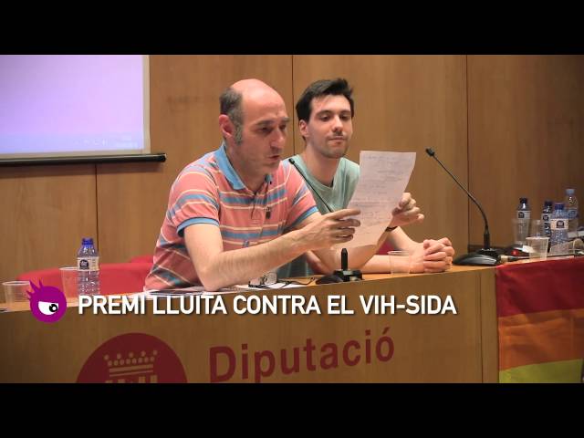Resum de l·entrega dels premis 17M que l·Observatori contra l·Homofòbia entrega cada any. Els guardonats són les regidories de Barcelona i Ripollet per les seves polítiques LGTB, Joan Pujol per la seva tasca de recerca en matèria del col·lectiu LGTB, l·entitat Comitè 1r de Desembre per la lluita contra el VIH-SIDA i a Gerardo Ariza per la lluita al carrer pel cas Juan Andrés Benítez. Al final de l·acte es fa un homenatge a Kevin (Plutón) activista destacat LGTB i de la PAH que ens va deixar fa uns dies.