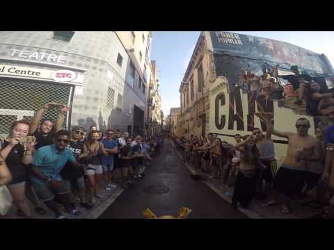 Cursa Carretons Festa Major Alternativa de Sants,baixada del drac Malaherba gravada amb una càmera esportiva.