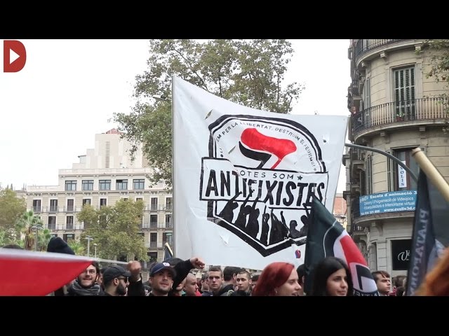 Redacció: Nil RibotAudiovisuals: Victor GarridoNotícia completa: La Directa - L·antifeixisme es manifesta al centre de Barcelona tot i la pressió dels Mossos