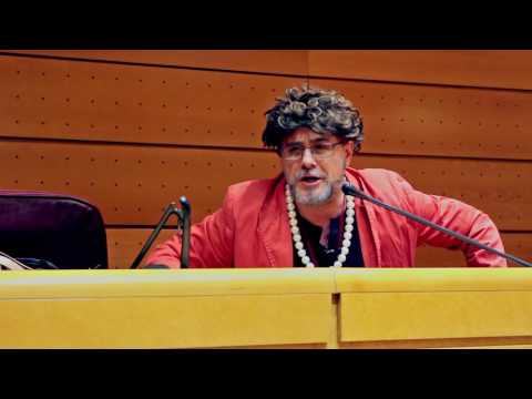 Convidats per la gent de Compromís, acudim amb Rita Barberá, a visitar el Senat. A veure si aconseguim ·veriuar· quina feina fan allí.