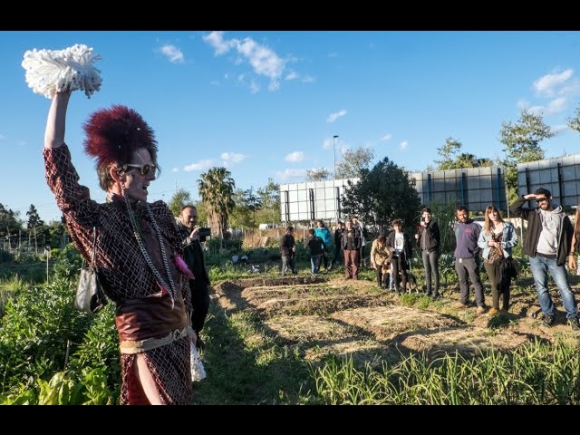 La segona sessió del cicle d·art llibertari organitzat per AnArco va comptar amb Alma Orozco, activista social per la inclusió de les persones amb diversitat funcional mitjançant el disseny creatiu i descentralitzat front a una producció industrial homogeneïtzadora i excloent.Redacció: Mar VidalAudiovisuals: Lluïso LlorensNotícia completa: https://directa.cat
