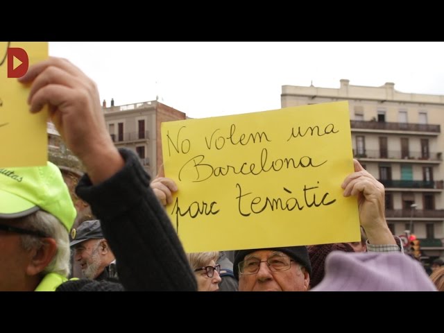 La protesta, impulsada per l·Assemblea de barris per un turisme sostenible, pretén denunciar el model de ciutat ·parc temàtic· i que es posi un servei públic a disposició dels visitantsRedacció: Redacció DirectaAudiovisuals: Estel·la MarcosNotícia completa: La Directa - Una acció sorpresa atura els busos turístics en diversos punts de Barcelona