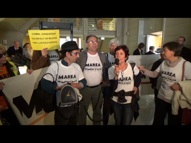 La Marea Blanca de Catalunya, la PAICAM, col.lectius, col·lectius i persones afins han ocupat el Departament de la Vicepresidència i d·Economia i d·Hisenda de la Generalitat, per reclamar una partida pressupostària digne pel tema de les llistes d·espera i per demostrar la situació d·emergència social que estem patint.#Volem100MiMes28F #LlistesDEspera. 