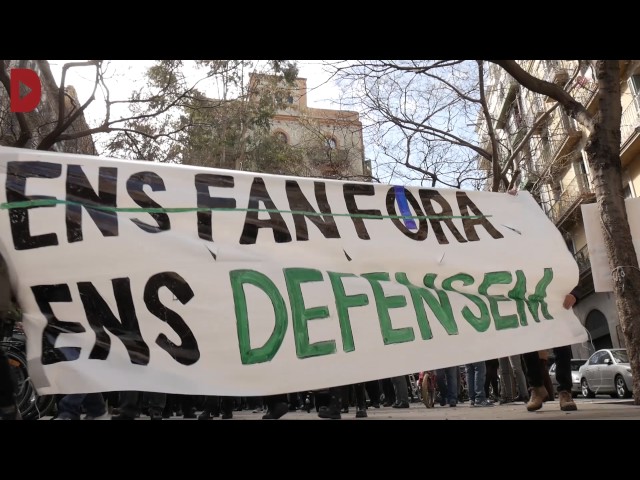 Redacció: Bart GrugeonAudiovisuals: Bart GrugeonLa reurbanització dels carrers Concòrdia, Radas i de la plaça del Setge ha tornat a encendre les alarmes a un barri on els efectes de la gentrificació i la turistificació amenacen la sostenibilitat de la vida veïnal.Notícia completa: La Directa - Les veïnes del Poble-sec, en guàrdia contra un segon carrer Blai