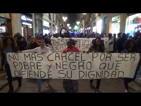 Manifestació convocada pel ·Sindicato Popular de Vendedores Ambulantes·, contra la injustícia i el racisme institucional, després de la condemna de 5 anys de presó per Sidil Moctar i 2 anys i mig per Chike La Directa - Cinc anys de presó per al venedor ambulant que va colpejar amb una branca un agent de la Guàrdia UrbanaLa Directa - El manter Sidil Moctar serà deportat tot i residir des de fa una dècada a l·Estat espanyol /a>