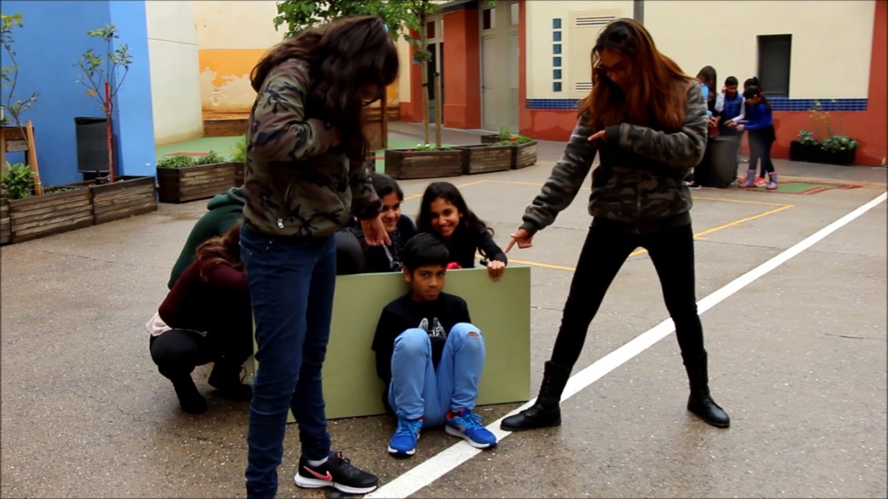 Els nois i noies de 6è de l·escola #CalMaiol també #VolemAcollir a #Sants i han fet aquest film. Participeu! 