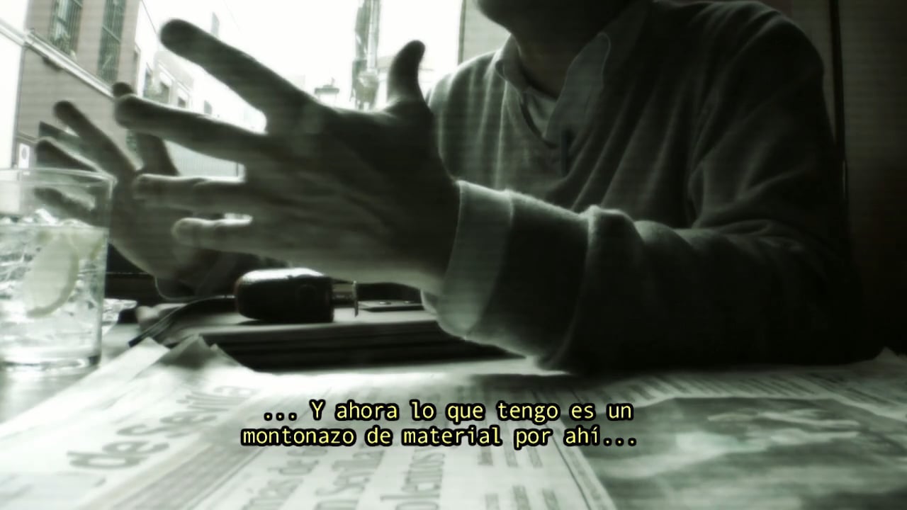 Fals documental, o no, que mostra les peripècies d·un arquitecte per aconseguir materials de construcció i poder fer obres il·legals. Va ser projectat en diverses biennals d·arquitectura i art de tot el món.