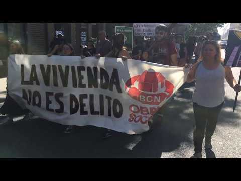 Manifestació 10/06/2017 #BcnNoEstàEnVenda #NoEnsFaranFora Via @FrontTurisme @GHabitatgeSants