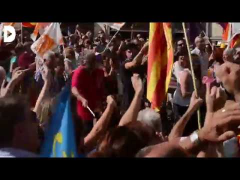 Redacció: Paula Duran Audiovisuals Directa 
<br/>
<br/>La violència feixista i la connivència policial han aglutinat a organitzacions i forces polítiques sota una mateixa veu, la de denúncia pública dels fets i la recerca de responsabilitats polítiques.
<br/>
<br/>+ info: <a href='https://directa.cat/actualitat/9-doctubre-batalla-de-valencia-contra-impunitat-feixista' target='_blank'>La Directa - 9 d'Octubre, la batalla de València contra la impunitat feixista</a><br/>
