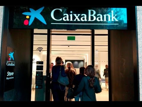 Redacció:Gemma Garcia Audiovisuals: Pau Cortina
<br/>
<br/>Òmnium i ANC van fer una crida ahir a la nit a treure efectiu de les entitats bancàries aquest matí. Es tracta de la primera acció 'directa i pacífica' que convoquen les entitats sobiranistes per reclamar la llibertat dels Jordis i contra la repressió .
<br/>
<br/><a href='https://directa.cat/centenars-de-persones-retiren-diners-dels-cinc-principals-bancs-com-mesura-de-pressio' target='_blank'>La Directa - Centenars de persones retiren diners dels cinc principals bancs com a mesura de pressió</a><br/>