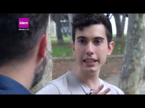 La A és la darrera lletra en incorporar-se a la lluita per l·alliberament sexual LGTBIQA+ i en aquest vídeo, dues persones que estan muntant l·Associació Catalana d·Asexuals, ens expliquen a banda de la seva experiència personal, com encaixen la lluita asexual dins del col·lectiu.