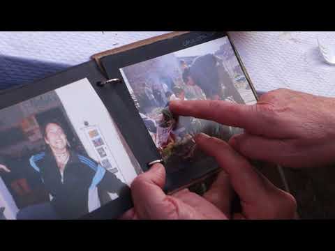 Esplugues ( 25/11/2017 ).- Retrobament dels protagonistes de l'okupació del CSO Kan Kadena, okupat el novembre de 1997. La masia fou desallotjada el 2009 i es va treure la teulada per deixar-la abandonada.<br/>