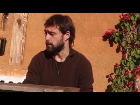 Primer programa Muntanya i Llibertat, emès a La Mosca TV la primera quinzena de gener de 2017.
<br/>En aquest programa ens enfilem per les vies d'escalada clàssica al cim francès  del Midi d'Ossau, entrevistem a un membre del col.lectiu redactor de la revista de cultura de muntanya italiana ?Nunatak?  i fem esquí de muntanya per la vall de Rialb, amb els pics de Tomasset i Font Blanca, a Andorra.
<br/>
<br/>Vols participar al programa?: <a href='mailto:muntanyaillibertat@lamosca.tv' target='_blank'>muntanyaillibertat@lamosca.tv</a><br/>