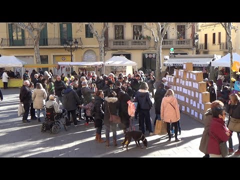 Enderrocant el mur del 78. Construïm República! Plaça de la Concòrdia. Les Corts. Barcelona.