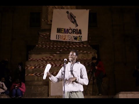 Idrissa Diallo serà exhumat i repatriat a Guinea sis anys després de la seva mort al CIE de Barcelona.
<br/>
<br/>La Nit de Reis marca l'aniversari de la mort del jove al CIE de Zona Franca, que va donar lloc a la creació de Tanquem els CIE, col·lectiu que inicia ara una campanya perquè la plaça barcelonina dedicada a un esclavista porti el seu nom.
<br/>
<br/><a href='https://directa.cat/idrissa-diallo-sera-exhumat-repatriat-guinea-sis-anys-despres-de-seva-mort-al-cie-de-barcelona' target='_blank'>Directa - Idrissa Diallo serà exhumat i repatriat a Guinea sis anys després de la seva mort al CIE de Barcelona</a><br/>