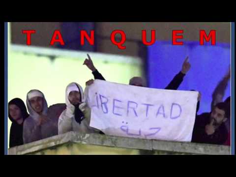 Tanquem els Centres d?Internament d?Estrangers!La mort recent d?un ciutadà algerià de 36 anys (el nom del qual encara no s?ha fet públic) a la presó d?Arxidona, convertida en Centre d?Internament d?Estrangers (CIE) provisional per l?Estat espanyol, ha posat en primera plana la trista i lamentable existència dels CIE. Als Centres d?Internament d?Estrangers es tanca persones migrades per la simple raó de no tenir els papers de residència en regla. Aquestes persones no han comès cap delicte. Amb l?objectiu de ser expulsades als seus països d?origen, poden romandre tancades fins a 60 dies. Passats aquest període poden sortir-ne amb un procés d?expulsió pendent, situació que els fa més vulnerables als abusos i a les discriminacions. Les deficients condicions de les instal·lacions i sobre tot el maltractament de les persones tancades han estat denunciades en varis informes de l?ONU, d?associacions jurídiques i d?ONGs. A la privació de llibertat es sumen les carències més elementals d?atenció higièniques, mèdiques, alimentàries, de respecte com a persones humanes, en alguns CIE es crida les persones per un número, no pel seu nom, i d?accés al dret d?asil. Des de 1987, any en que van començar a obrir els CIE, han mort 8 persones a les dependències de les instal·lacions o als trasllats forçosos. Tres d?aquestes morts han estat al CIE de la Zona Franca. Els ministres d?Interior i l?actual ministre Juan Ignacio Zoido són responsables d?aquestes morts, així com ho són les polítiques migratòries d?Espanya i d?Europa dels milers de vides perdudes a les fronteres, als deserts o al mar. Per això: Demanem el tancament immediat d?Arxidona, el tancament immediat del CIE de Zona Franca i de tots els CIE de l?Estat espanyol. Exigim la derogació de l?actual Llei d?Estrangeria i de qualsevol instrument jurídic que impedeixi el legítim dret a migrar i el dret a cercar refugi en un territori segur. ? 2007. Osamuyi Aikpitanyi, 23 anys. Sota custodia policial, vol d·Iberia Madrid-Lagos. ? 2008. Ciutadà nigerià, 47 any. CIE Zapadores. València. ? 2009. Jonathan Sizalima, 20 anys. Comissaria d·estrangeria de Barcelona. ? 2010. Mohamed Abagui, 22 anys. CIE Zona Franca, Barcelona. ? 2011. Samba Martine, 34 anys. CIE Aluche, Madrid. ? 2012. Idrissa Diallo, 21 ants. CIE Zona Franca, Barcelona. ? 2013. Alik Manukyan, 32 anys. CIE Zona Franca, Barcelona. ? 2017. Bouberbala Mohammed, 36 anys. Presó Archidona, Málaga.