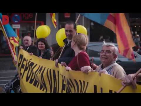 Redacció: Laia Mas 
<br/>Audiovisuals: Anmorsígol i Paula Dura
<br/>
<br/>Milers de persones homenatgen Guillem Agulló amb la manifestació del 25 d?Abril a València
<br/>La diada ha posat l?accent en reivindicar un País Valencià obert i contra les ideologies de l?odi i la intolerància. La manifestació ha estat convocada enguany per col·lectius que fins ara no hi havien participat mai.
<br/>
<br/>+ info: <a href='https://directa.cat/actualitat/milers-de-persones-homenatgen-guillem-agullo-amb-manifestacio-del-25-dabril-valencia' target='_blank'>La Directa - Milers de persones homenatgen Guillem Agulló amb la manifestació del 25 d?Abril a València</a><br/>