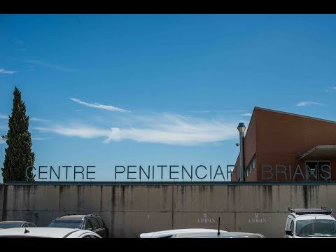 Redacció: Gemma GarciaAudiovisuals: Sònia CalvóImatges cedides per: Metromuster i Mèdia.catDirecta - Cinc dies en aïllament a Brians I, un suïcidi i massa preguntes