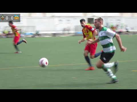 Pelegrín i Sierra donen la victòria al Vilafranca en els últims minuts. Els homes de Tito Lossio han rebut a casa el Vilafranca amb l?objectiu d?aconseguir la primera victòria de la temporada a l?Energia. El partit ha començat molt bé i els santsencs han tingut una clara ocasió a càrrec del davanter Navarro que, pocs minuts més tard, ha estat contestada per un xut tímid i llunyà dels penedesencs. El Sants, a poc a poc, ha anat creant més perill a la porteria dels vilafranquins fins al punt que Juli ha marcat, però el gol ha estat anul·lat per falta prèvia. Els santsencs han seguit intentant-ho però ha estat el Vilafranca qui ha posat la por al cos als verd-i-blancs amb un gol que també ha estat anul·lat per l?àrbitre per fora de joc. L?insistència de l?equip visitant ha tingut premi en el minut 80. Una centrada de córner s?ha convertit en gol gràcies a la rematada de cap de Pelegrín. A partir d?aquest moment els del Penedès han aconseguit el control del partit i 5 minuts més tard Sierra, també de cap, ha sentenciat el partit i s?ha endut els tres punts cap a Vilafranca.
<br/>
<br/><a href='https://beteve.cat/esports/sants-vilafranca-tercera-2018/' target='_blank'>Betevé - U.E. Sants 0 - F.C. Vilafranca 2 (14/10/2018)</a>
<br/><a href='
<br/>http://fcf.cat/acta/1819/fases-d%27ascens-i-copes/tercera-divisio-nacional/grup-v/aa/sants-ue-a/aa/vilafranca-fc-a' target='_blank'>Acta FCF - U.E. Sants 0 - F.C. Vilafranca 2 (14/10/2018)</a><br/>