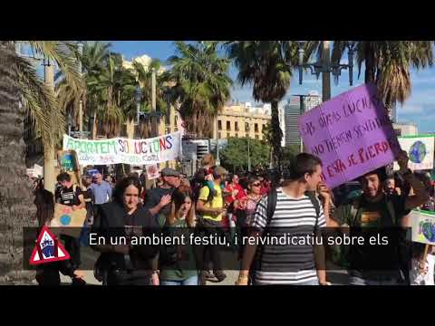 Resum de la #MarxapelClima10N d'aquest dissabte 10, un dia ben acolorit i un pas ferm per la defensa de l'ecologisme. Gràcies a Fem front al turisme a Sants pel vídeo!<br/>#DecreixementTurístic ja!<br/>#CanviemElSistemaNoElClima <br/>