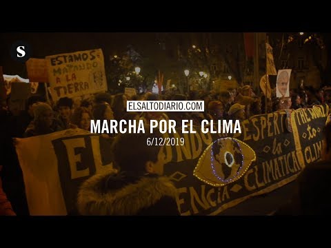 Los ecologistas cifran en 500.000 personas la asistencia a la Marcha por el Clima<br><br>La protesta, acto central del movimiento de contestación a la falta de ambición climática de los líderes globales, busca presionar para que la COP25 termine de cerrar un Acuerdo de París realista que contribuya a frenar la emergencia climática.<br><br>+ info: https://www.elsaltodiario.com/cop25/directo-miles-personas-secudan-marcha-clima-madrid<br>