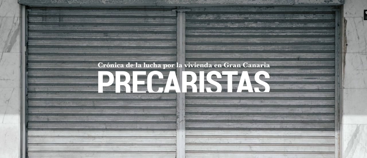 <p>Precaristes és un <strong>documental sobre la lluita per l'accés a l'habitatge</strong>
<br/> que estan duent a terme les veïnes del Sindicat d'inquilines de Gran 
<br/>Canària. El nostre objectiu és presentar alguns dels projectes 
<br/>d'habitatge autogestionats que hi ha a l'illa com La Comunitat 
<br/>Esperança, El Refugi i La Il·lusió, entre d'altres.</p>
<br/>
<br/><p><strong>Projectes organitzats</strong> i habitats per persones pobres
<br/> i en risc d'exclusió social; famílies colpejades per la 'crisi', 
<br/>aturades de llarga durada, migrants sense papers, <strong>mares amb menors a càrrec que han estat víctimes de violència masclista</strong> i així un llarg rang de perfils socials que il·lustren la composició de la misèria canària.</p>
<br/>
<br/><p>Les més vulnerades i oblidades per l'administració, les expulsades 
<br/>del sistema, que només compten amb les seves mans i amb el suport de la 
<br/>Federació d'Anarquistes Gran Canària. Mitjançant <strong>els relats de la seva lluita diària i les seves vivències</strong>, ens acostem a la cara menys atractiva i publicitada del <strong>'Carib europeu</strong>'.</p>
<br/>
<br/>
<br/>
<br/><h3 id='toc_10142'>Per què a les Canàries?</h3>
<br/>
<br/><p>Des del seu naixement, però des de la distància, hem seguit amb atenció les propostes d'autoorganització i acció en <strong>matèria d'habitatge que plantejava des de feia anys la Federació Anarquista Gran Canària</strong> (FAGC). </p>
<br/>
<br/><p>Vam voler conèixer de primera mà algun dels seus projectes impulsats i referents a les nostres geografies com la <strong>Comunitat Esperança i el Sindicat d'inquilins</strong> de Gran Canària; projectes centrats entorn de l'habitatge, el <strong>reallotjament i l'acompanyament i suport a famílies socialment vulnerables</strong>. Hem decidit explicar-ho a través d'un documental, amb <strong>l'objectiu d'expandir la lluita i els aprenentatges</strong> d'aquestes persones que, per la seva condició econòmica i orogràfica, es troben doblement aïllades en una illa.</p>
<br/>
<br/><p>Volíem fer-ho en sintonia amb les veïnes afectades, a través d'un 
<br/>llenguatge audiovisual que dignifiqués les seves trajectòries vitals i 
<br/>els seus processos d'organització i empoderament social.</p>
<br/>
<br/><p>Per tant, amb un tractament <strong>sensible i sensibilitzat</strong>,
<br/> però allunyat de sensacionalismes, victimitzacions i enfocaments en 
<br/>format 'carnassa' amb els que generalment s'aborda la qüestió de la 
<br/>precarietat en l'accés a l'habitatge.</p>
<br/>
<br/><p>La idea sempre ha estat fer un <strong>treball periodístic</strong>, rigorós i de qualitat, donant veu a diferents actors socials i polítics de l'illa com la <strong>PAH Canàries, la conselleria d'habitatge, juristes i acadèmics</strong>.
<br/> Malgrat això, ens allunyem del concepte-trampa de l''objectivitat'. 
<br/>Mantenint en el nostre enfocament la crítica cap a una realitat social 
<br/>(també la canària) profundament condicionada per les relacions 
<br/>estructurals de poder, opressió i legitimitat.</p><br/>