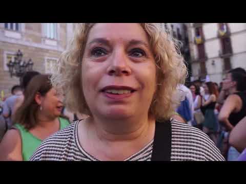 Barcelona 17/07/2025.- Varis milers de persones es concentren a Plaça Sant Jaume per donar una resposta ferma de la comunitat antiracista a les agressions feixistes de Torre Pacheco i Piera i denuncien el racisme institucional.<br/>